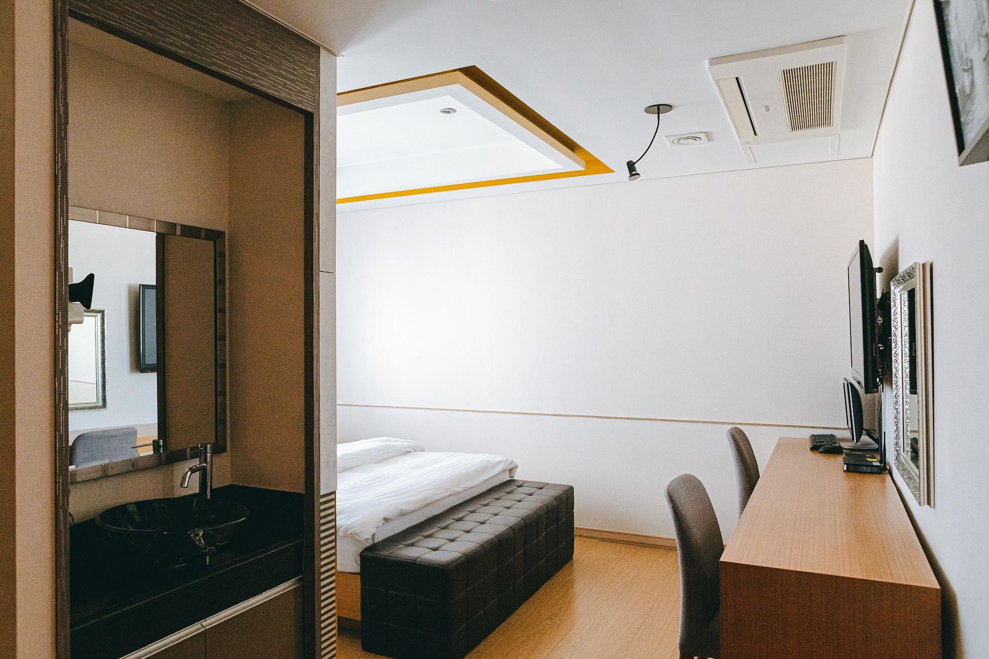 Gallery Tourist Hotel Tongyeong Eksteriør billede