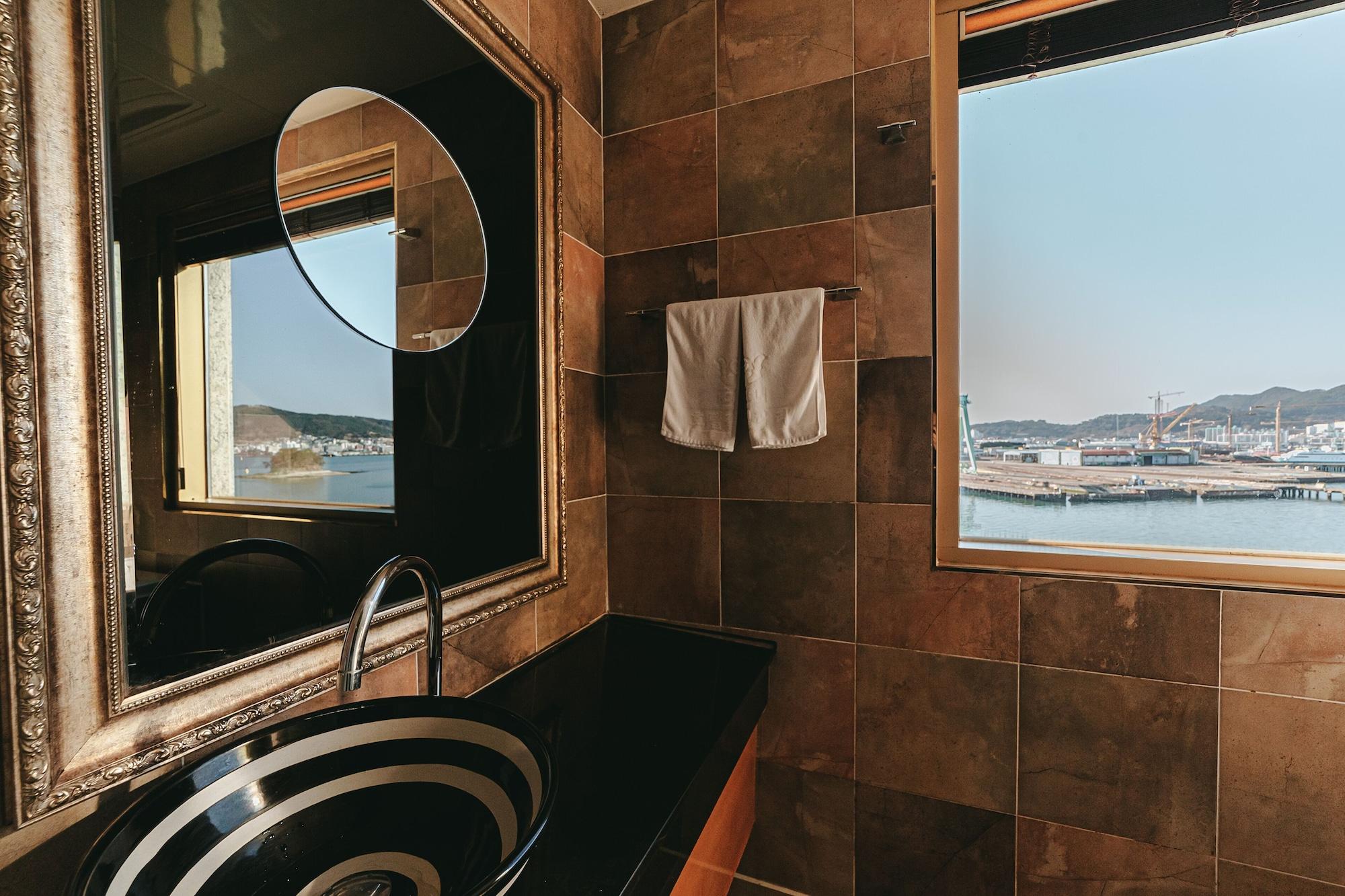 Gallery Tourist Hotel Tongyeong Eksteriør billede