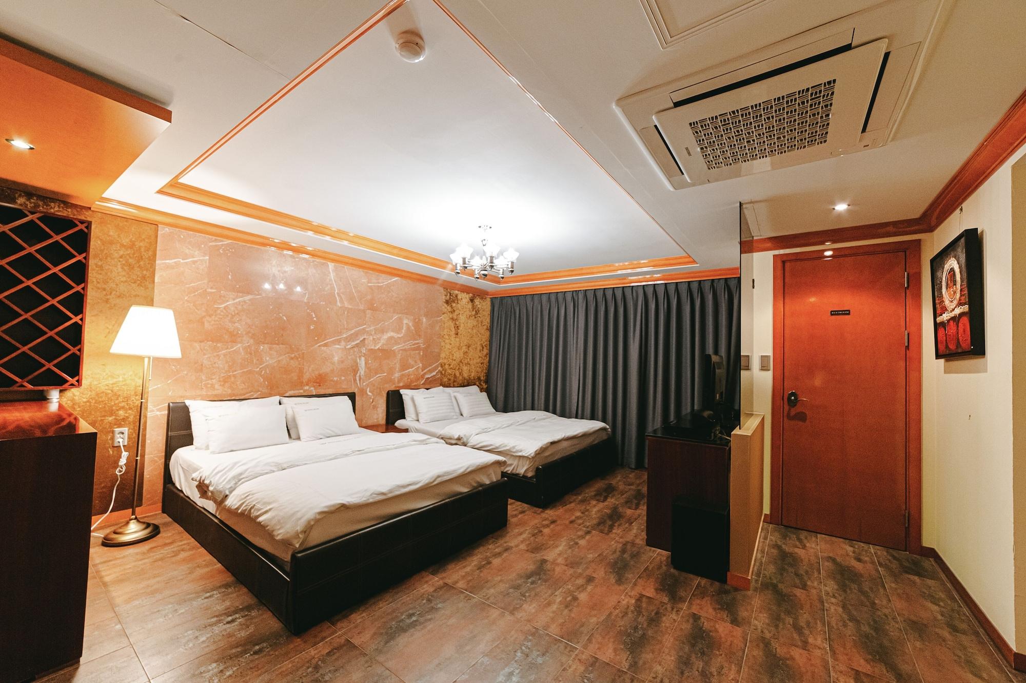 Gallery Tourist Hotel Tongyeong Eksteriør billede