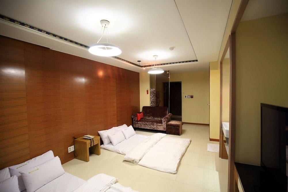Gallery Tourist Hotel Tongyeong Eksteriør billede