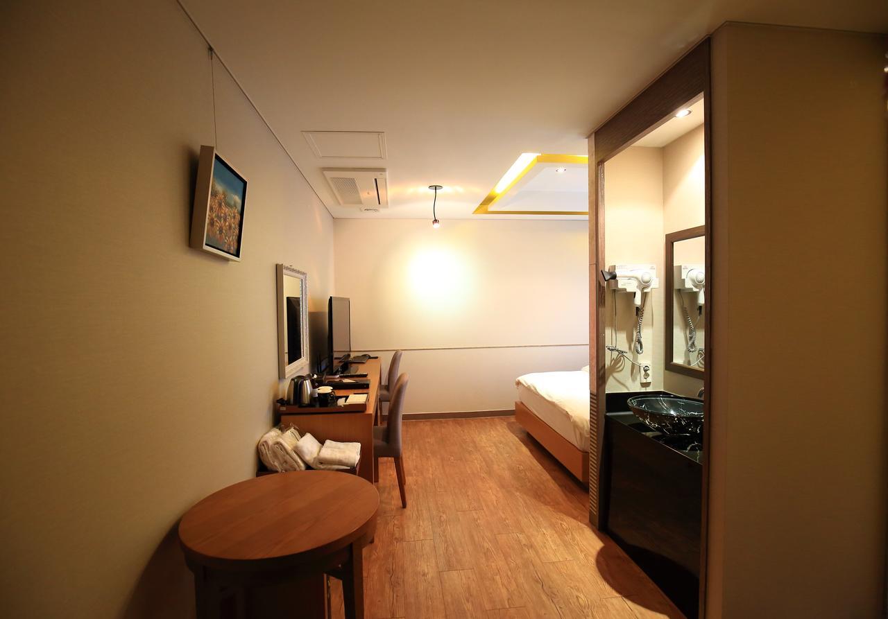 Gallery Tourist Hotel Tongyeong Eksteriør billede